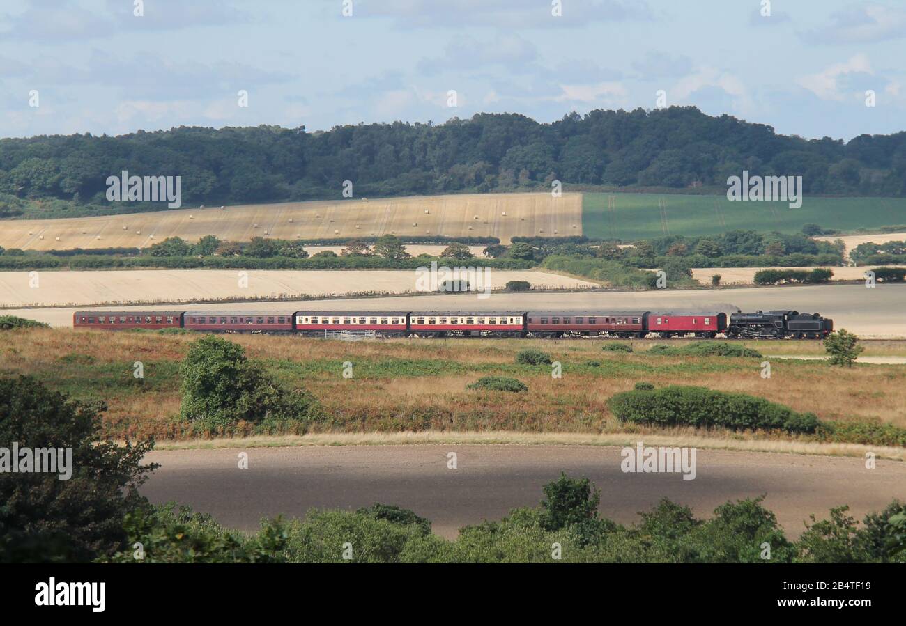 Eine Eisenbahn-Dampfeisenbahn, Die Eine Wunderschöne Landschaft durchquert. Stockfoto
