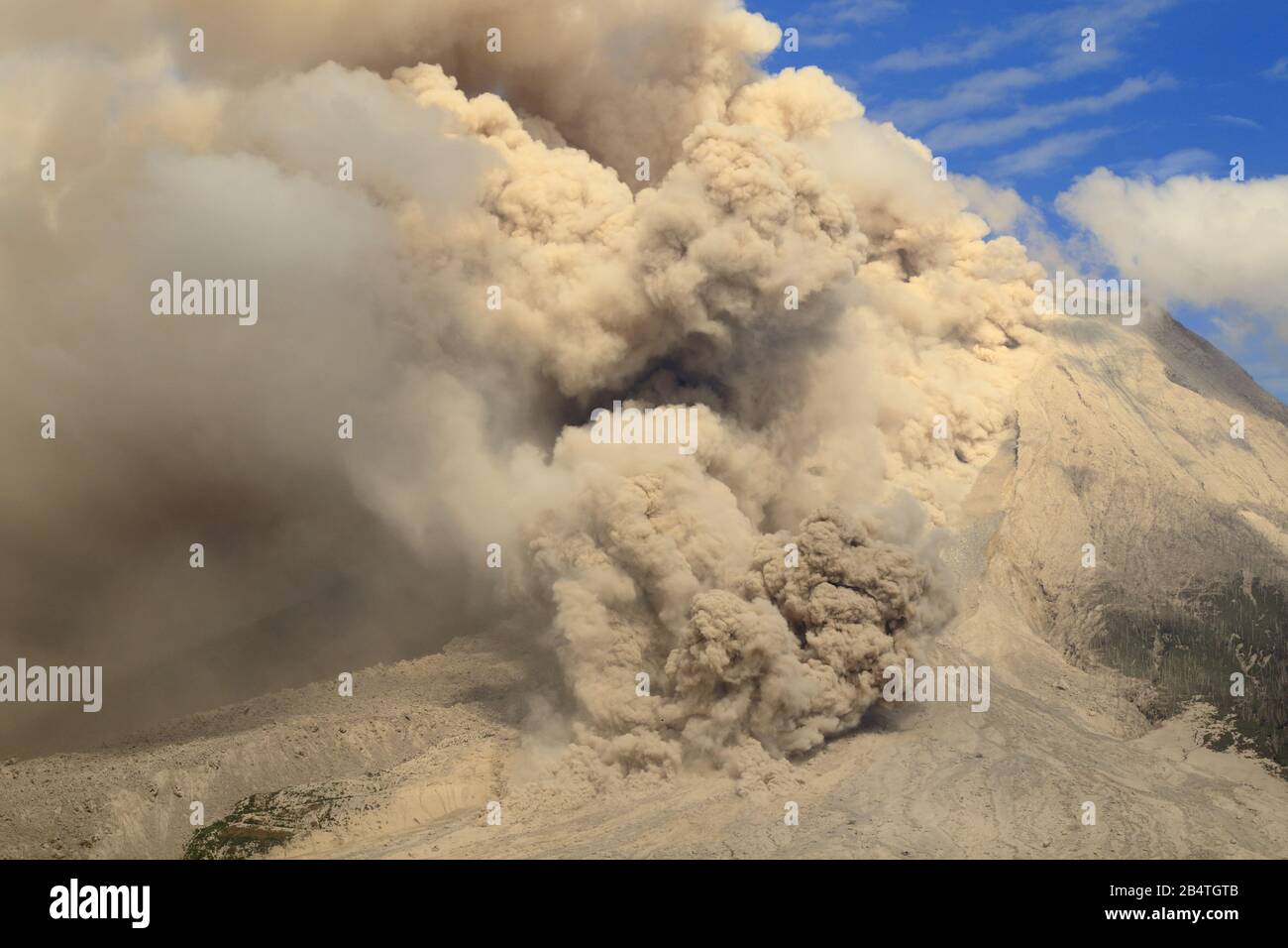 Pyroklastischer Fluss, Ausbruch des sinabung-vulkans Stockfoto