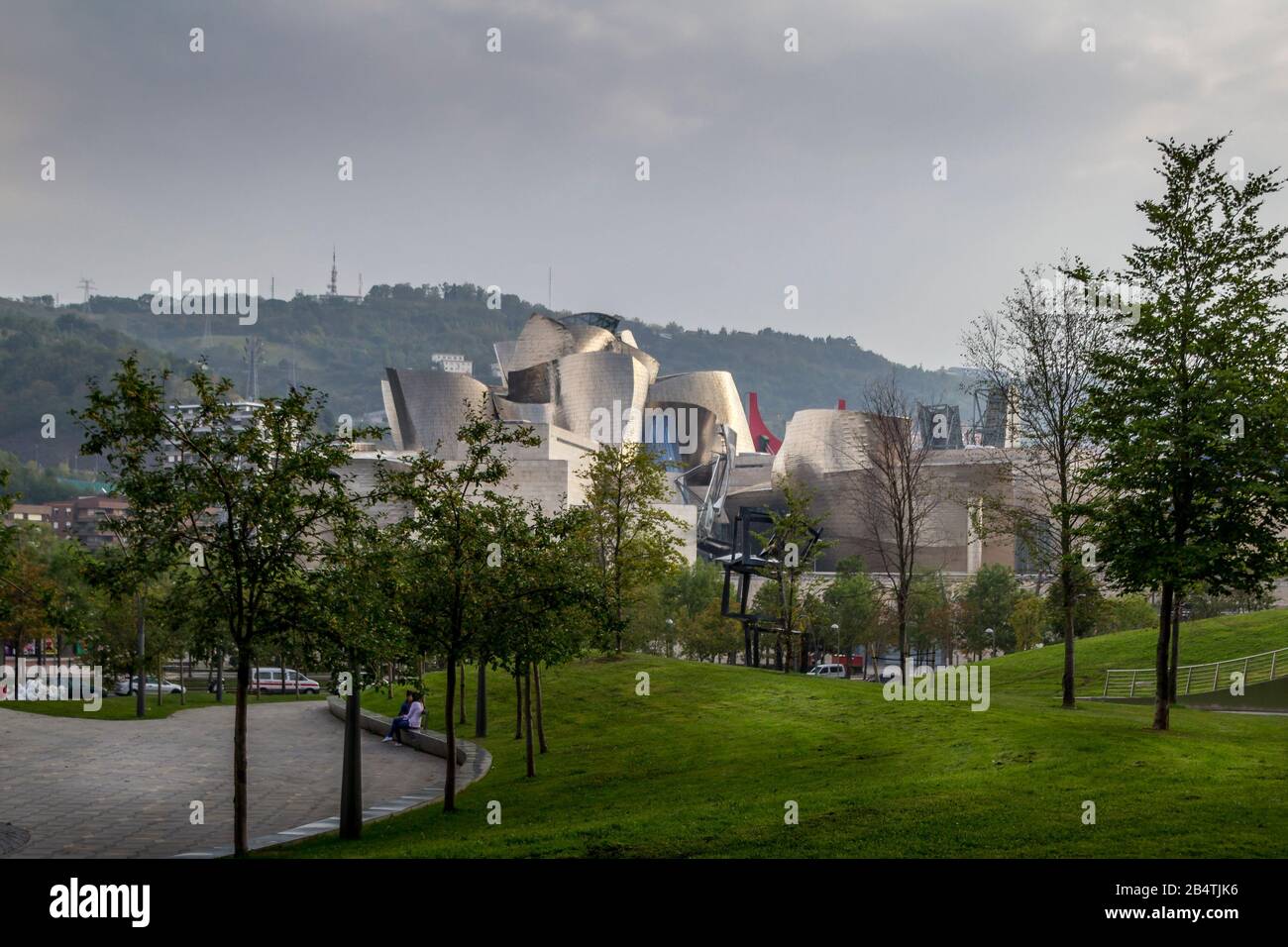 Bilbao, Baskenland, Spanien. 26. März 2017.: Fassade des Guggenheim Museum. Das Gebäude ist gekleidet in Glas, Titan und Kalkstein, entworfen von Frank Stockfoto