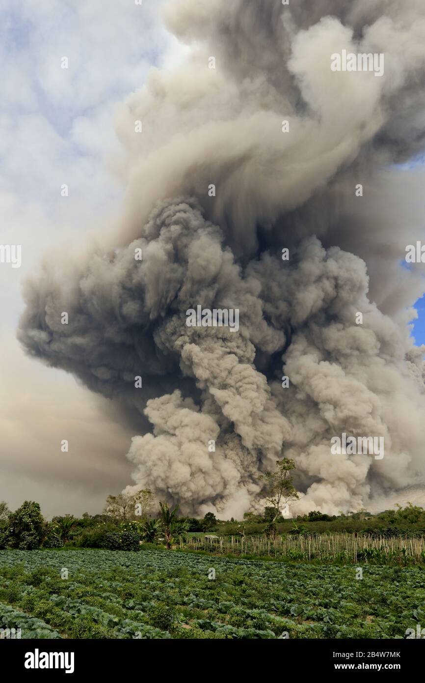 Pyroklastischer Fluss des sinabung-vulkans Stockfoto