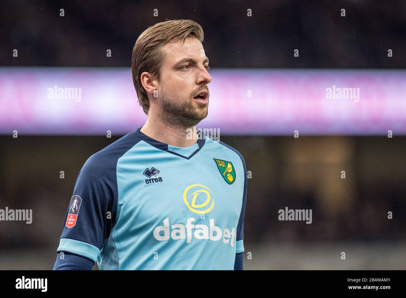 London, ENGLAND - 04. MÄRZ: Tim Krul von Norwich City blickt während des Fünften Runden Matches des FA Cup zwischen Tottenham Hotspur und Norwich City in Totten auf Stockfoto