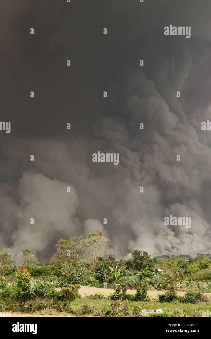Pyroklastischer Fluss des sinabung-vulkans Stockfoto