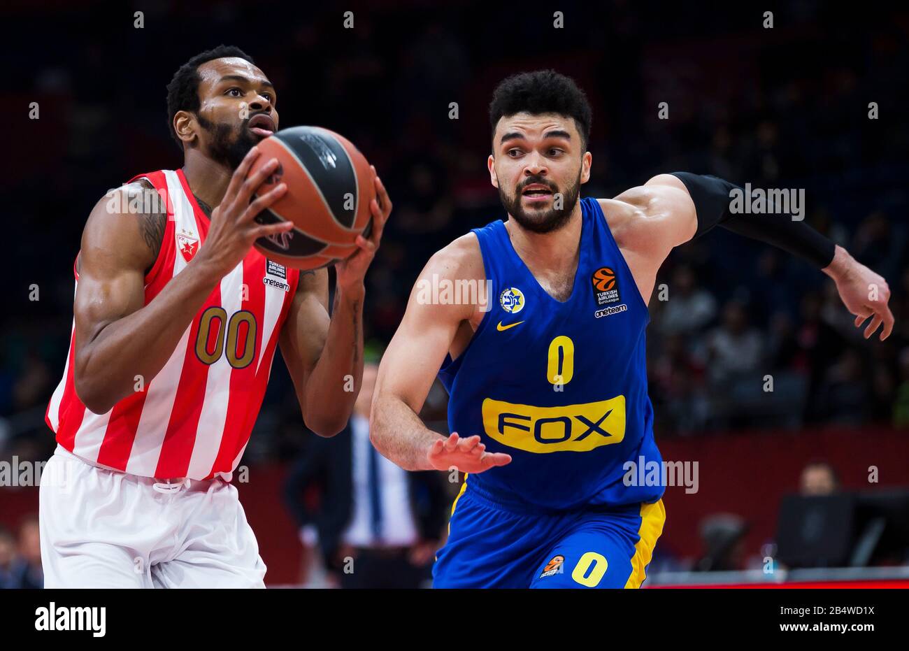 Belgrad, Serbien. März 2020. Kevin Punter von Crvena Zvezda mts Belgrad tritt gegen Elijah Bryant von Maccabi Fox Tel Aviv an. Kredit: Nikola Krstic/Alamy Live News Stockfoto