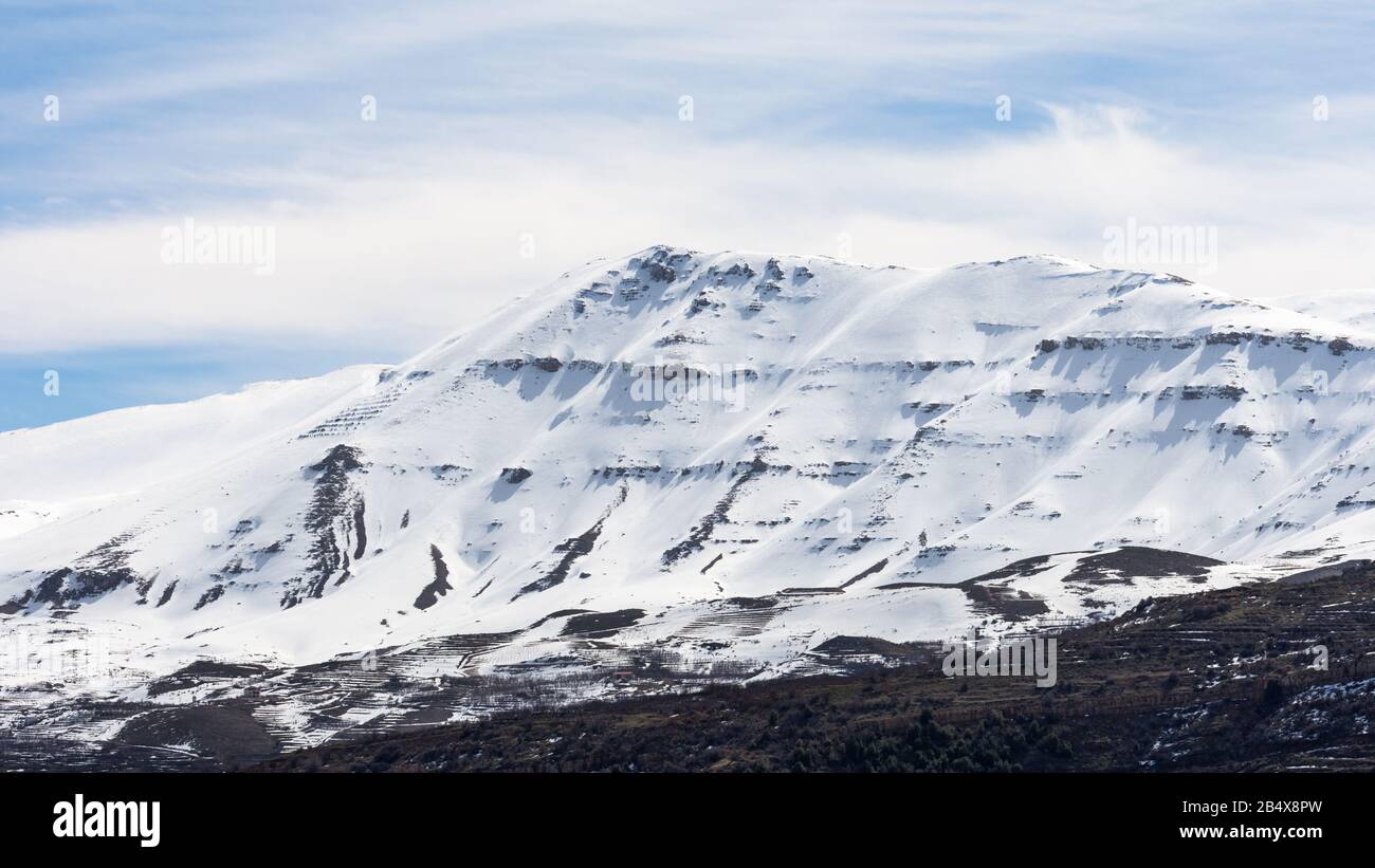 Schneebedeckte Berge in Bsharri, Libanon Stockfoto