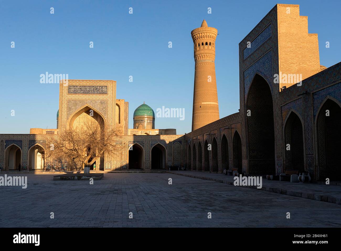 Kalyan Minarett und Innenhof des Po-i-Kalyan Moschee Komplex, Buchara, Usbekistan Stockfoto