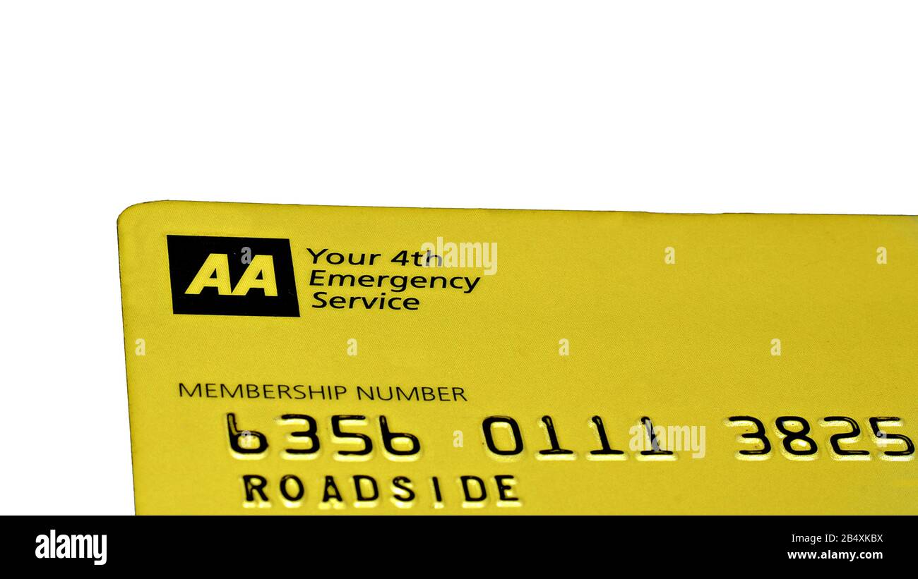AMLWCH, ANGLESEY, WALES - 2020: AA-Mitgliedskarte auf weißem Hintergrund Stockfoto