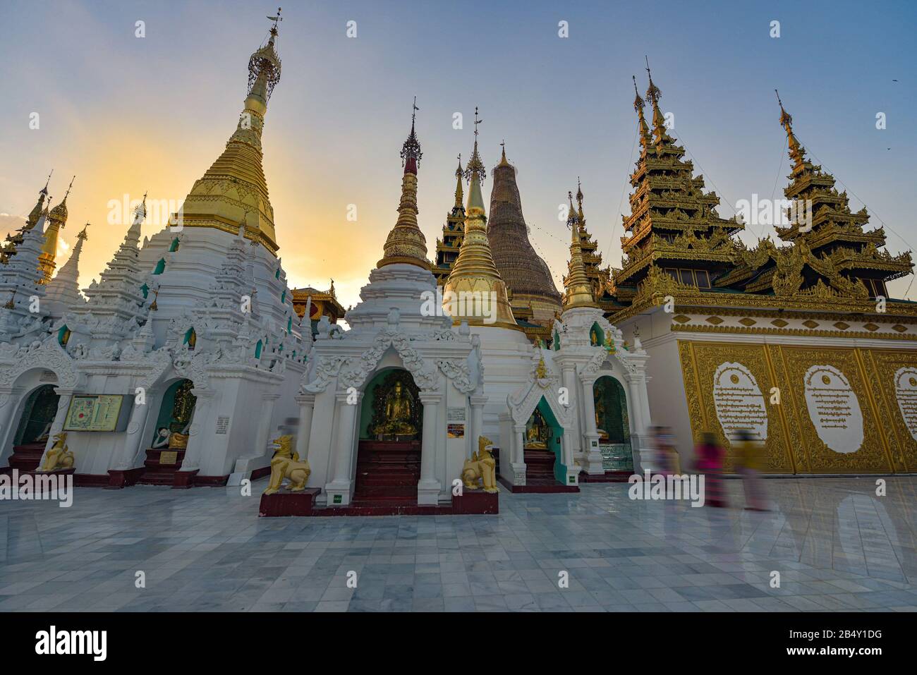 Shwedagon Pagode architektonische Details goldene Stupas Yangon Myanmar Stockfoto