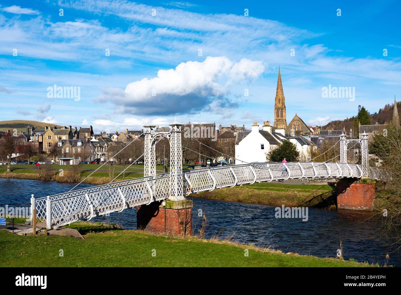 Blick auf River Tweed und Priorsford Steg in Peebles in der schottischen Grenze, Schottland, Großbritannien Stockfoto