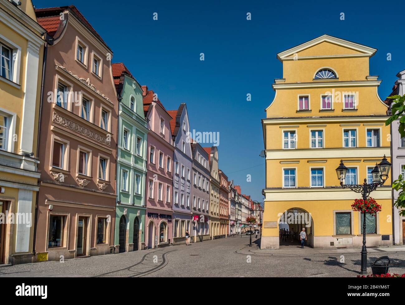 Historischen Mehrfamilienhäuser am Rynek (Marktplatz) in Boleslawiec, Niederschlesien, Polen Stockfoto
