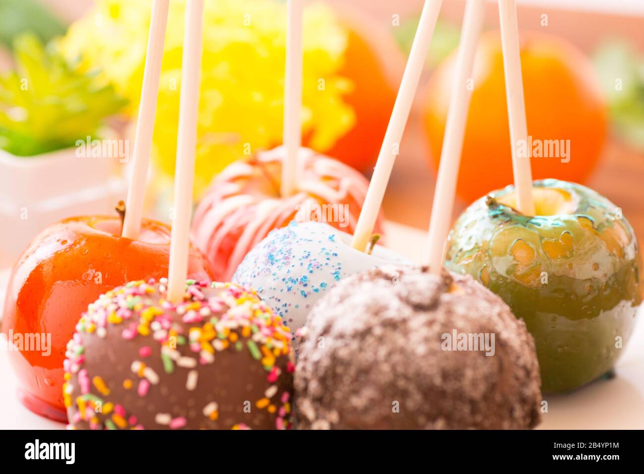 Mit Apfel beschichtetes Dessert mit Süßigkeiten Stockfoto