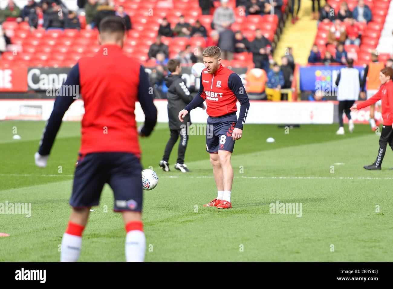 London, Großbritannien. März 2020. Britt Assombalonga aus Middlesbrough erwärmt sich während des Sky Bet Championship Matches zwischen Charlton Athletic und Middlesbrough im Valley, London am Samstag, den 7. März 2020. (Kredit: Ivan Yordanov/MI News) Foto darf nur für redaktionelle Zwecke in Zeitungen und/oder Zeitschriften verwendet werden, Lizenz für kommerzielle Nutzung erforderlich Kredit: MI News & Sport /Alamy Live News Credit: MI News & Sport /Alamy Live News Stockfoto