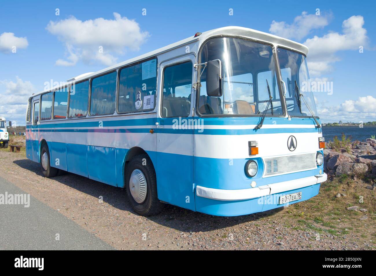 KRONSHTADT, RUSSLAND - 14. SEPTEMBER 2019: Sowjetrussischer Überlandbus LAZ-699R auf dem internationalen Festival des Retro-Transports "Fortuna-2019" Stockfoto