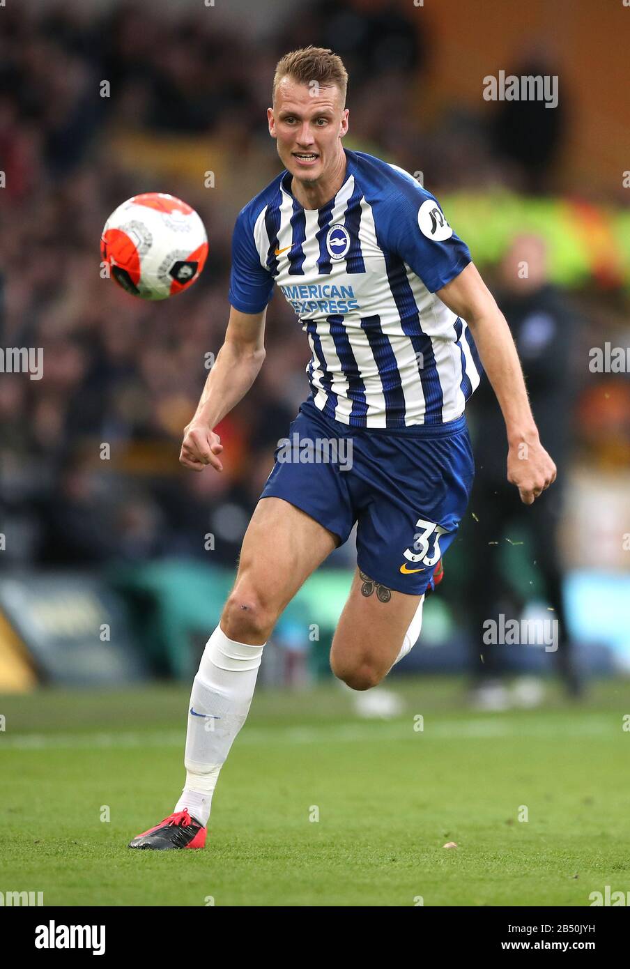 Brighton und Hove Albion's Dan Burn während des Premier-League-Spiels in Molineux, Wolverhampton. Stockfoto