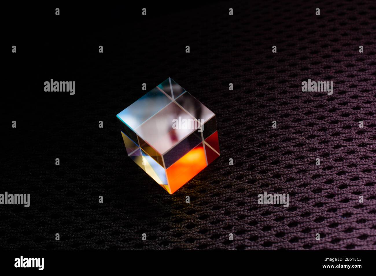 Optical Glass Cube Lichtstreuung, Spektrum. Physik Optik ray Brechungen Stockfoto