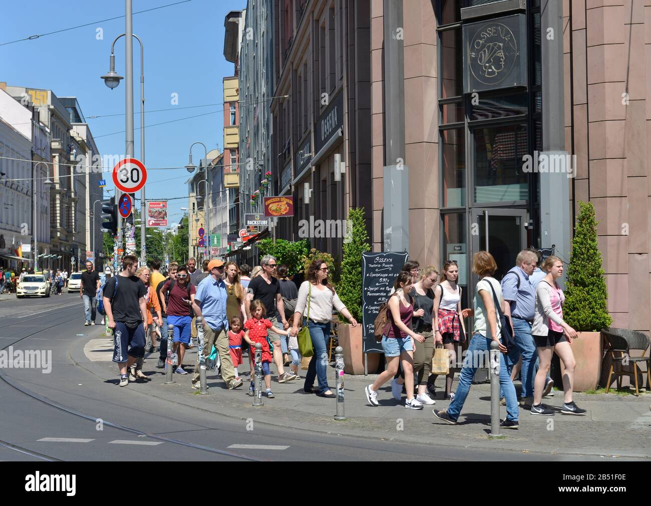 Passanten Sie, Rosenthaler Straße, Mitte, Berlin, Deutschland Stockfoto