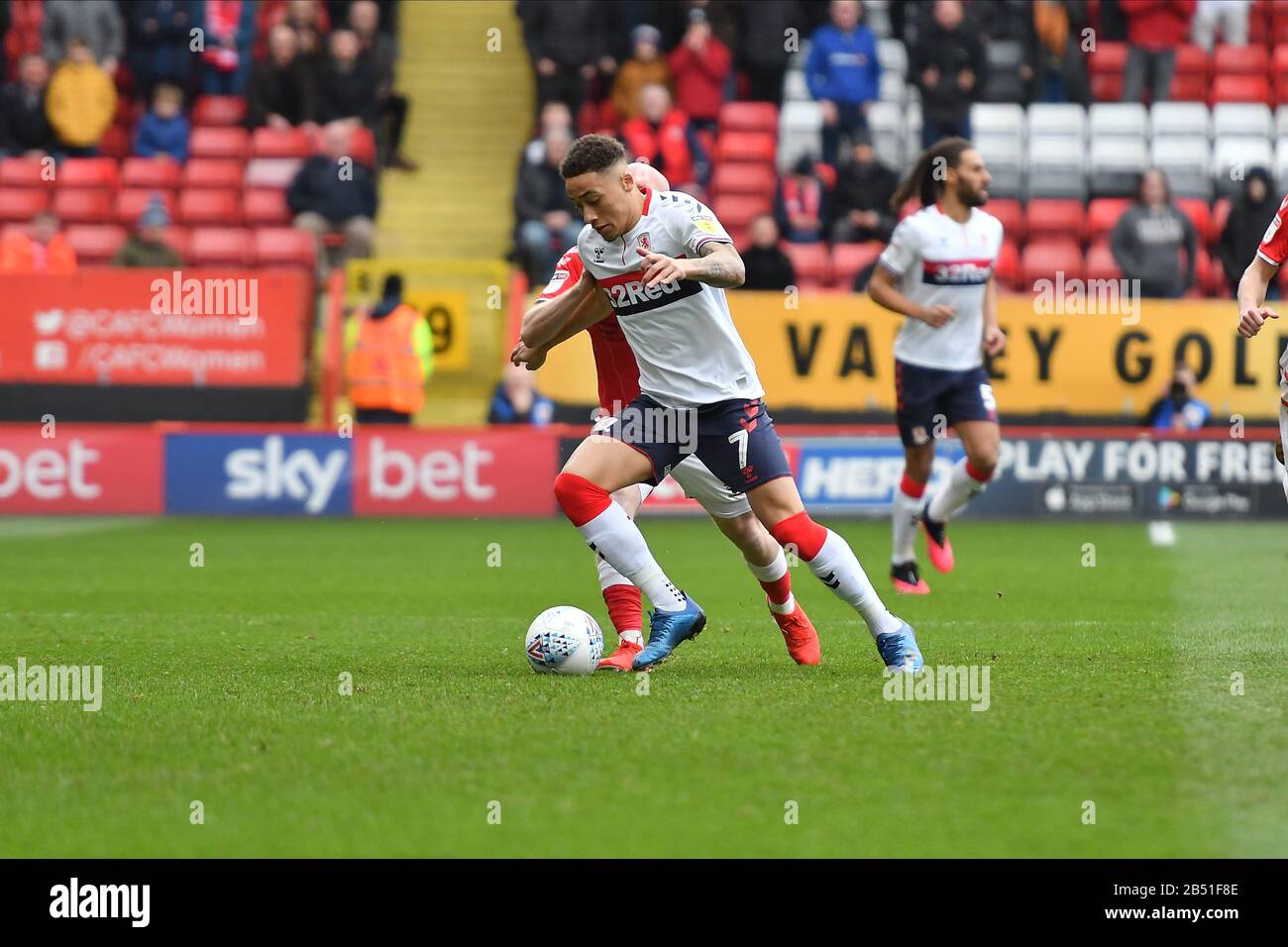 London, Großbritannien. März 2020. Marcus Tavernier von Middlesbrough kämpft am Samstag, den 7. März 2020, um den Besitz mit Jonny Williams von Charlton während des Sky Bet Championship Matches zwischen Charlton Athletic und Middlesbrough im Valley, London. (Kredit: Ivan Yordanov   MI News) Foto darf nur für redaktionelle Zwecke in Zeitungen und/oder Zeitschriften verwendet werden, Lizenz für kommerzielle Nutzung erforderlich Kredit: MI News & Sport /Alamy Live News Stockfoto