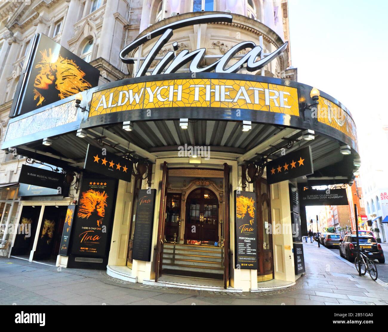 Das Aldwych Theatre beherbergt derzeit 'Tina' in Londons Haus des Theaters - Das West End. Einige der berühmtesten Produktionen der Welt werden derzeit hier aufgeführt. Stockfoto