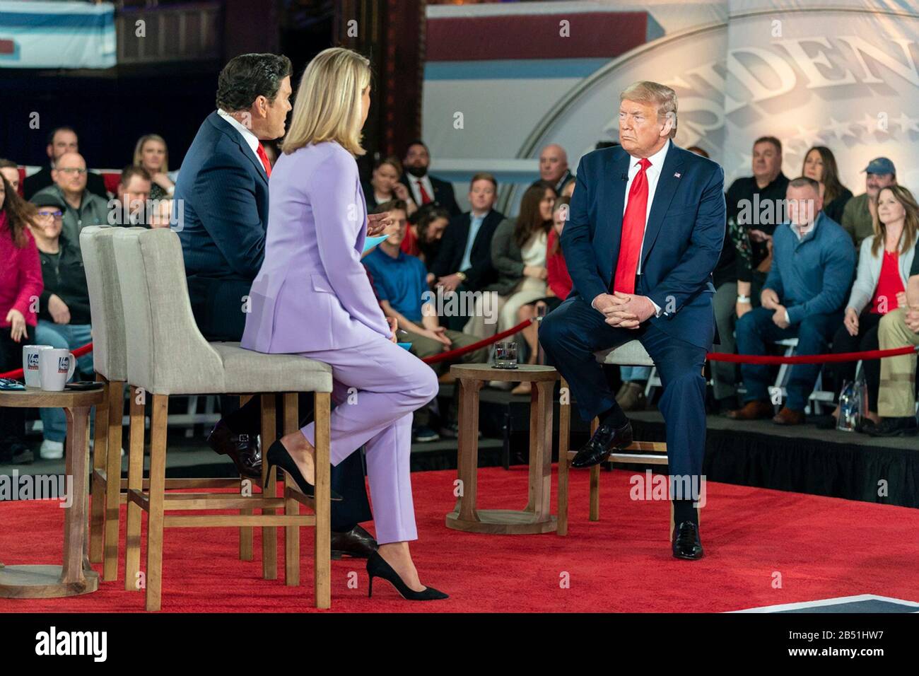 US-Präsident Donald Trump nimmt an einer Live-Veranstaltung des Fox News Channel Rathauses mit den Moderatoren Bret Baier und Martha MacCallum im Scranton Cultural Center 5. März 2020 in Scranton, Pennsylvania Teil. Stockfoto