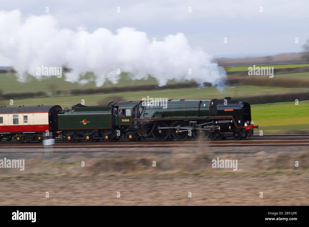 Dampfzug Britannia 70000, die durch Colton Junction bei York führt Stockfoto