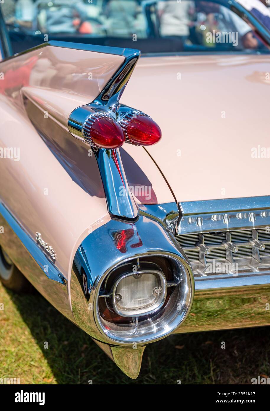 Pink Cadillac bei Der Rallye der Giants, amerikanische Oldtimer-Show, auf dem Gelände von Blenheim Palace, Woodstock. Stockfoto