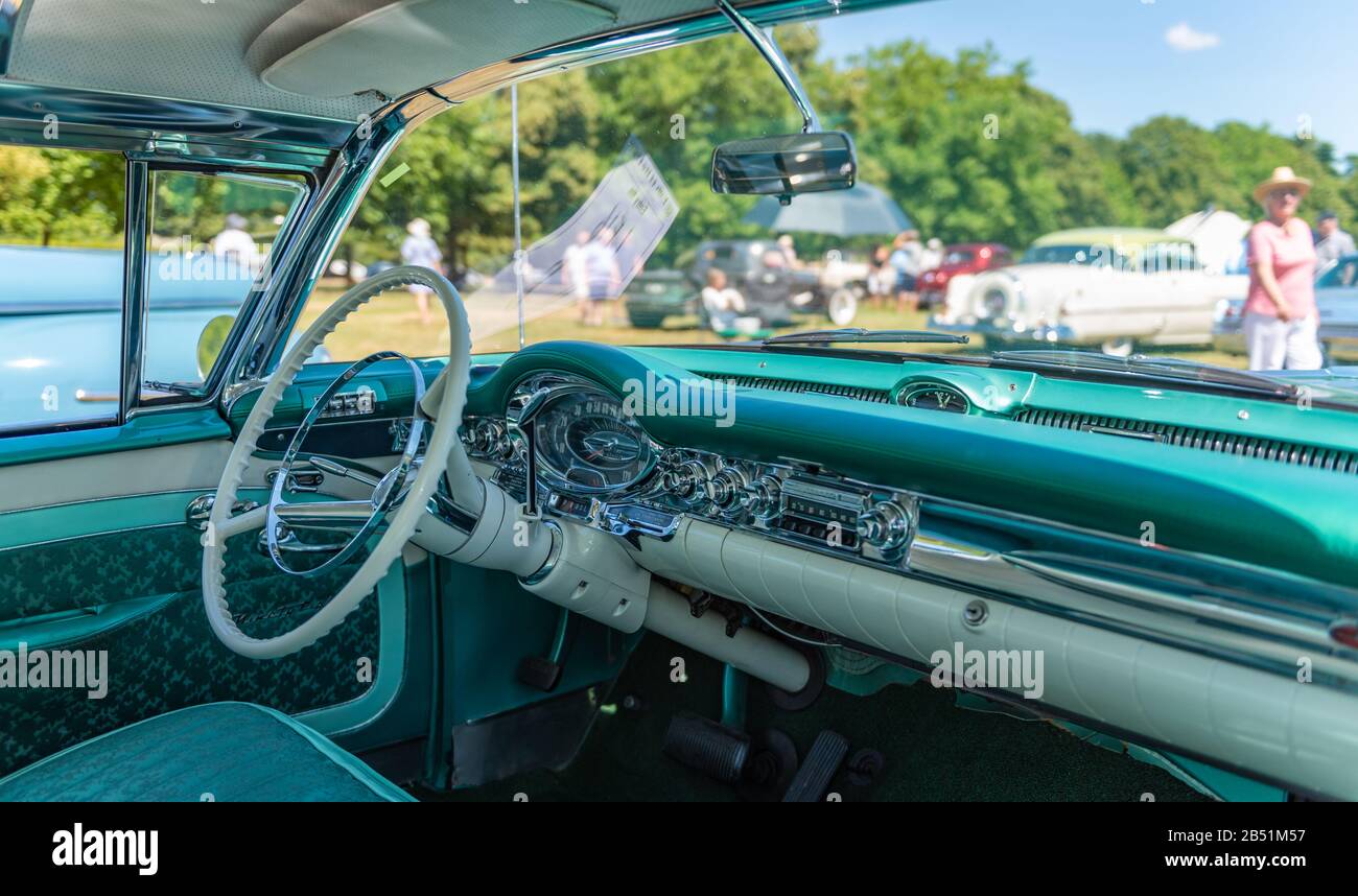 Classic Chevrolet Blue Interior bei Der Rallye der Giants, klassische amerikanische Automobilmesse, auf dem Gelände des Blenheim Palace, Woodstock in der Nähe von Oxford. Stockfoto