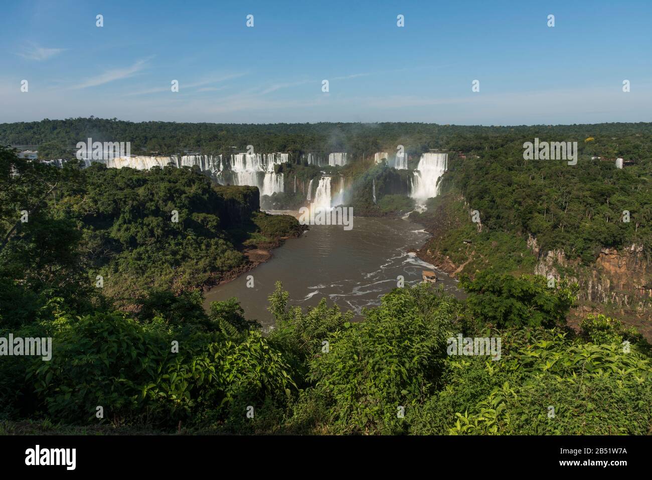 Spektakuläre Landschaft, Blick auf die Iguazu-Wasserfälle, von der brasilianischen Seite. Naturwunder der Welt. Stockfoto