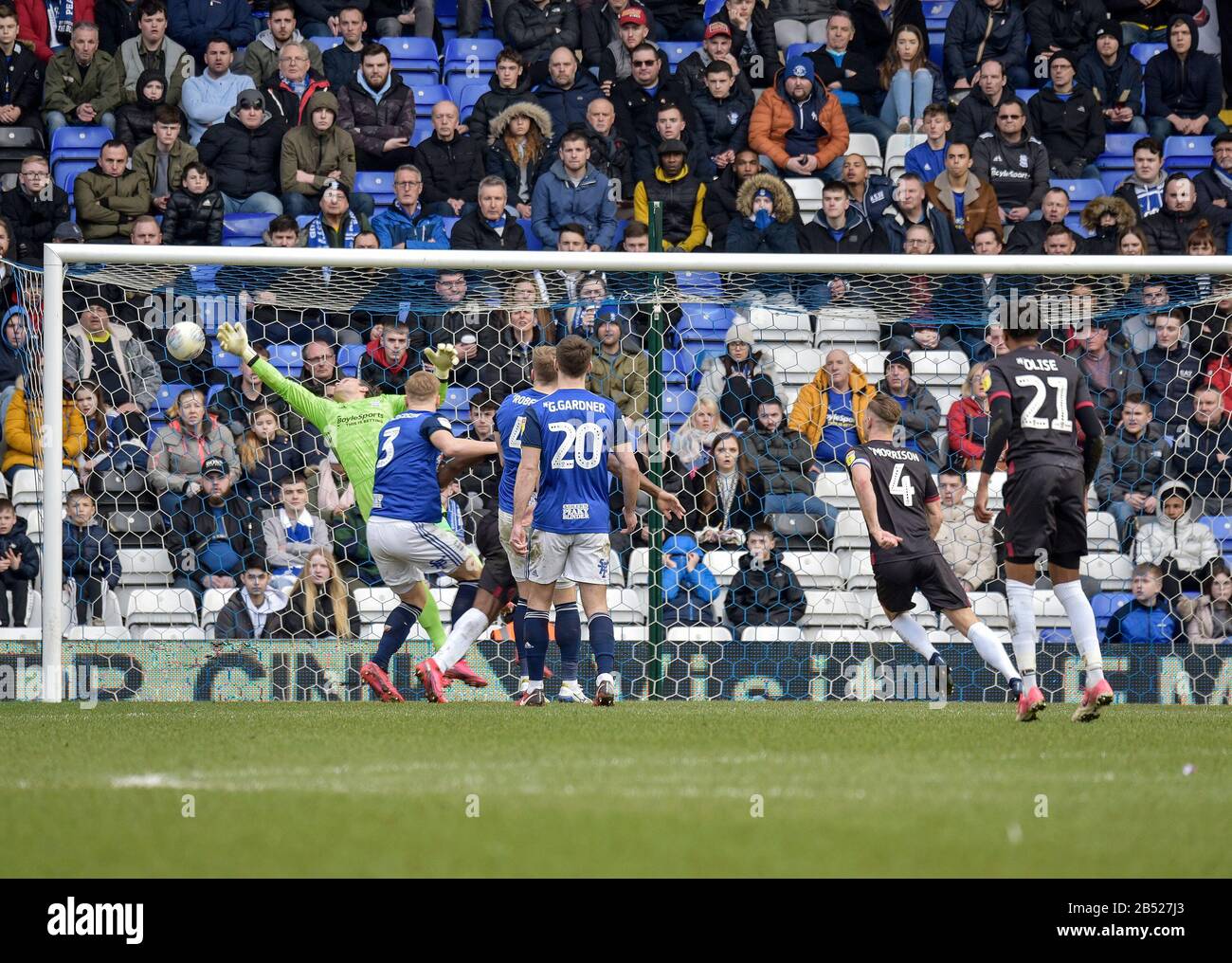 Birmingham, Großbritannien. März 2020. Lee Camp geschlagen von Yakou Meite von Reading (1-2). Credit: Godfrey Pitt/One Up Top/Alamy Live News Stockfoto