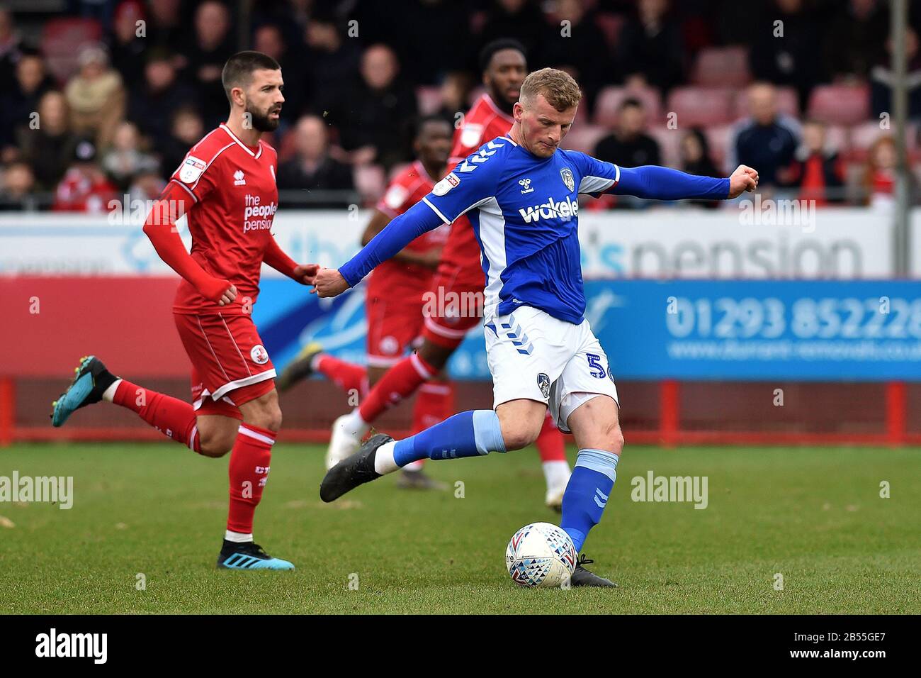 Crawley, Großbritannien. März 2020. Crawley, ENGLAND - 7. MÄRZ Danny Rowe von Oldham Athletic während des Sky Bet League 2 Spiels zwischen Crawley Town und Oldham Athletic im Broadfield Stadium, Crawley am Samstag, den 7. März 2020. (Kredit: Eddie Garvey/MI News) Foto darf nur für redaktionelle Zwecke in Zeitungen und/oder Zeitschriften verwendet werden, Lizenz für kommerzielle Nutzung erforderlich Kredit: MI News & Sport /Alamy Live News Stockfoto