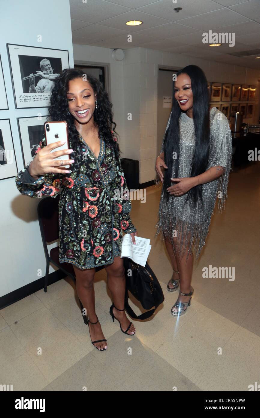 Washington, D.C: 6. März: (L-R) Medienpersönlichkeit Jamila Mustafa und Autorin, DJ, Philanthropin & CEO von Black Girls Rock! Foundation Beverly Bond und The Black Girls Rock! Festival kommt in Washington, DC, das im John F. Kennedy Center for the Performing Arts veranstaltet wird und für die Stärkung der Black Girls in allen Bereichen der kulturellen Bemühungen eintritt. Kredit: MPI43/MediaPunch Stockfoto