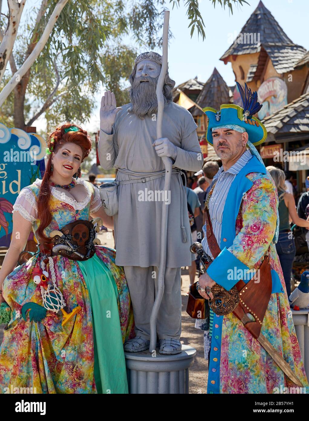 Gold Canyon, Arizona, USA - 29. Februar 2020: Menschen, die sich in Kostümen kleiden, besuchen das Renaissance Festival in Gold Canyon, Arizona Stockfoto