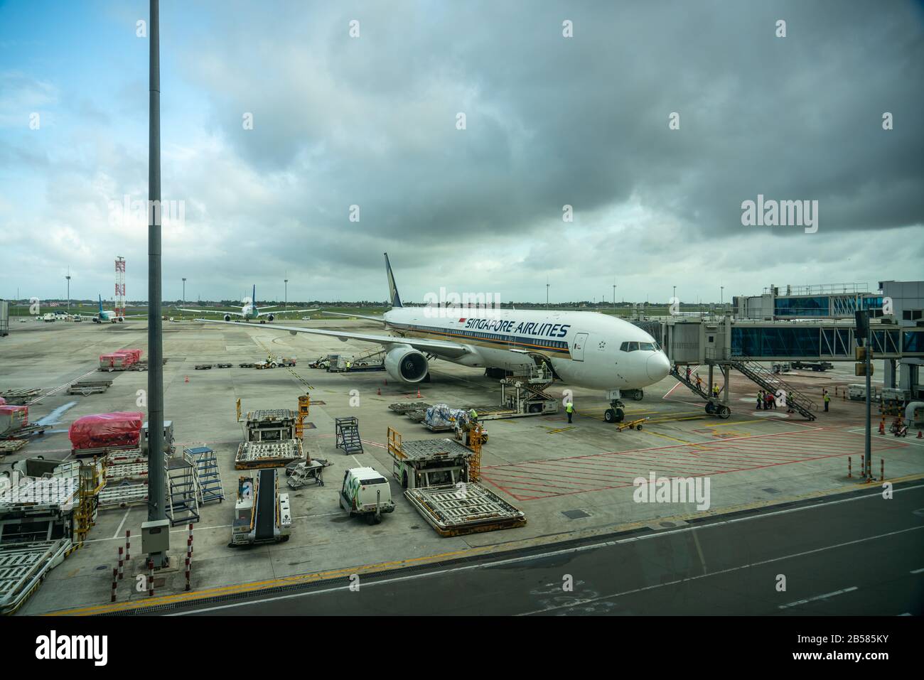 Soekarno-Hatta, Jakarta/Indonesien - 24. Februar 2020: Flieger am Tor, weit Stockfoto
