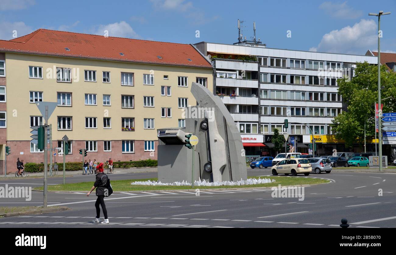Kunst, Wolf Vostell "zwei Beton-Cadillacs in Form der nackten Maja", Rathenauplatz, Halensee, Wilmersdorf, Berlin, Deutschland Stockfoto