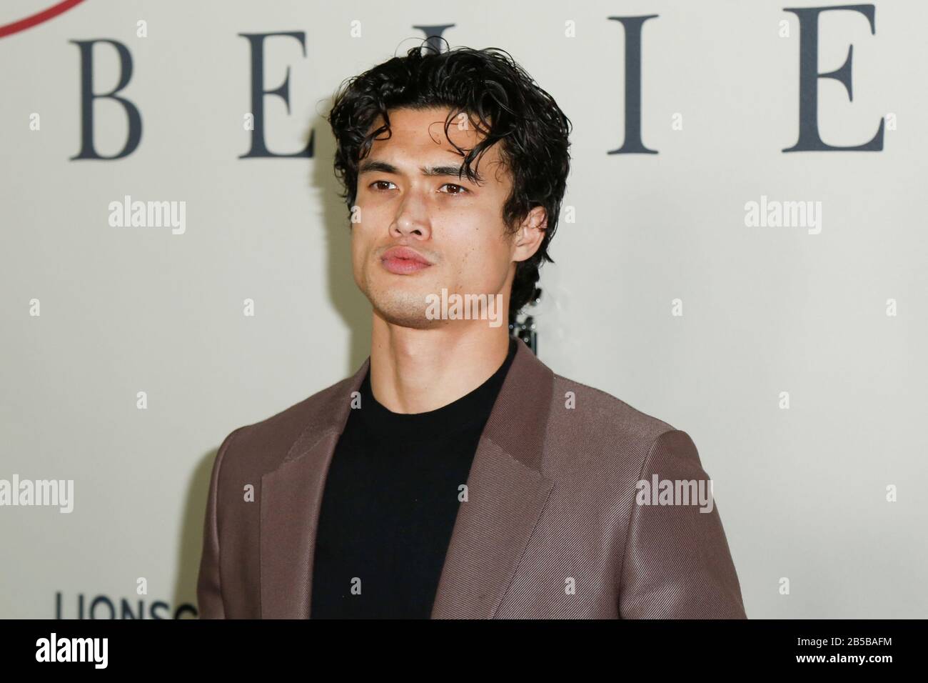 Hollywood, USA. März 2020. Charles Melton ging den roten Teppich bei der Premiere Von Lionsgates "I Still Believe", die am 7. März 2020 in ArcLight Hollywood in Hollywood, Kalifornien USA stattfand (Foto von Parisa Afshahi/Sipa USA) Credit: SIPA USA/Alamy Live News Stockfoto