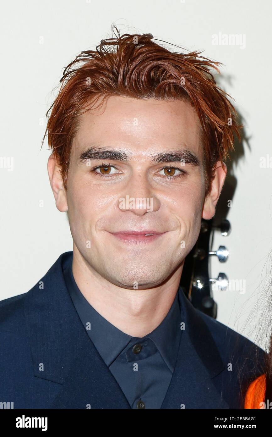 Hollywood, USA. März 2020. KJ Apa beim Begehen des roten Teppichs bei der Premiere Von Lionsgates "I Still Believe", die am 7. März 2020 in ArcLight Hollywood in Hollywood, Kalifornien USA stattfand (Foto von Parisa Afshahi/Sipa USA) Credit: SIPA USA/Alamy Live News Stockfoto