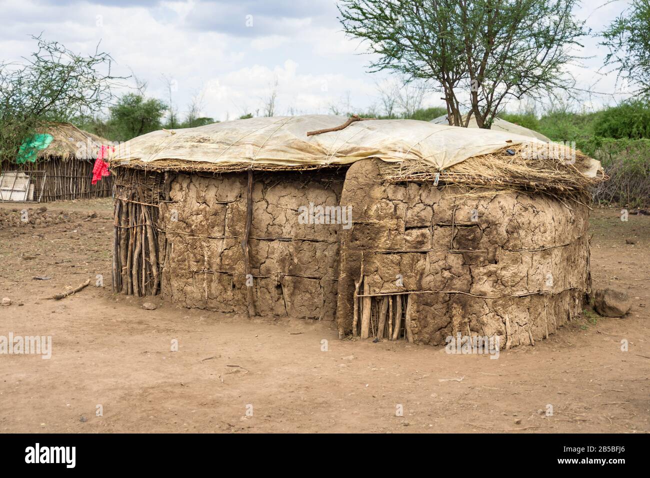 Traditionelles Maasai-Haus aus Ästen, Schlamm und Kuhdung, Kenia Stockfoto