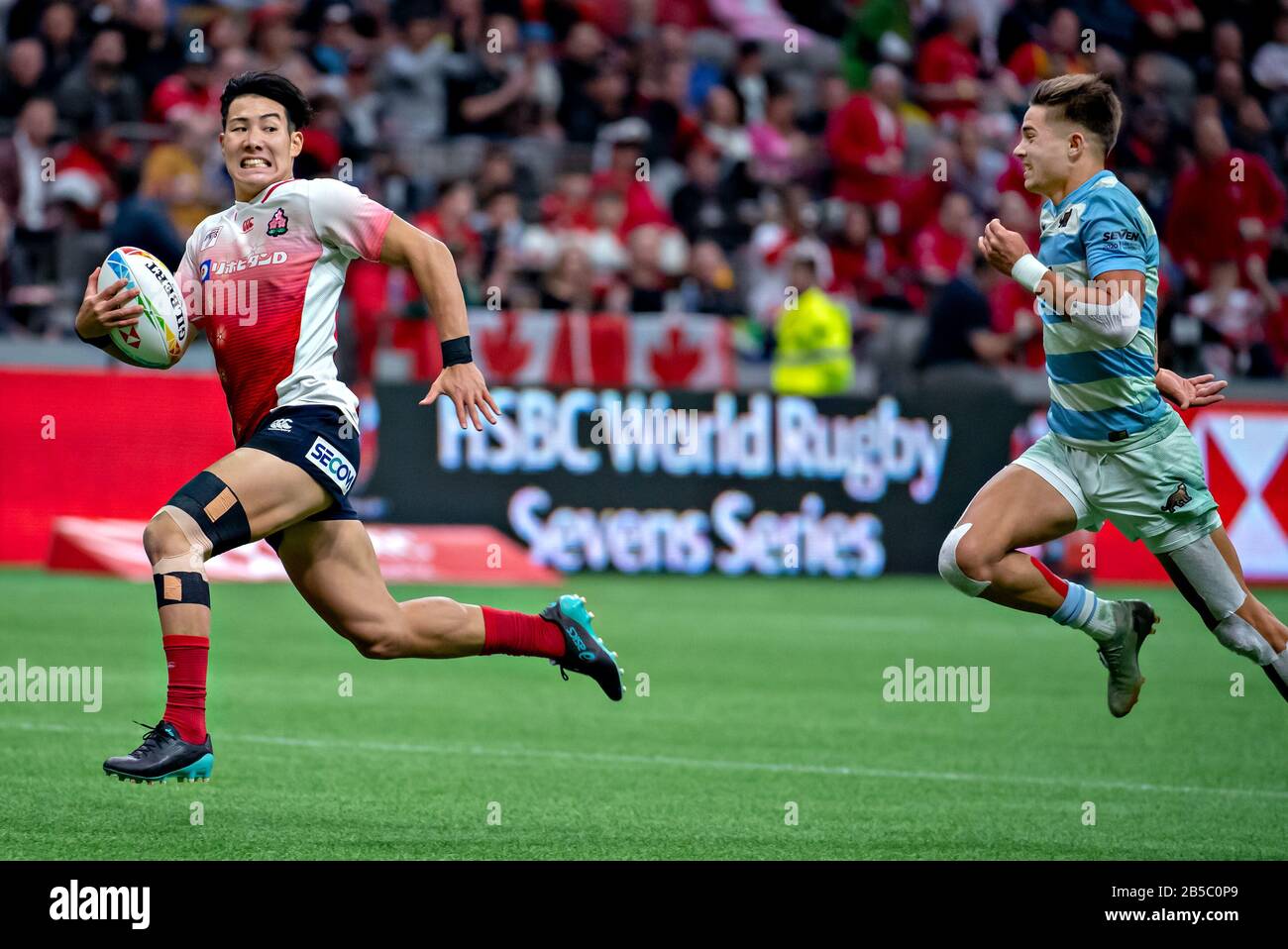 Vancouver, Kanada. März 2020. Shotaro Tsuoka (L) aus Japan Vies mit Joaquin De La Vega aus Argentinien in Nachmittagsspielen der HSBC World Rugby Seven Series am BC Place in Vancouver, Kanada, 7. März 2020. Credit: Andrew Soong/Xinhua/Alamy Live News Stockfoto