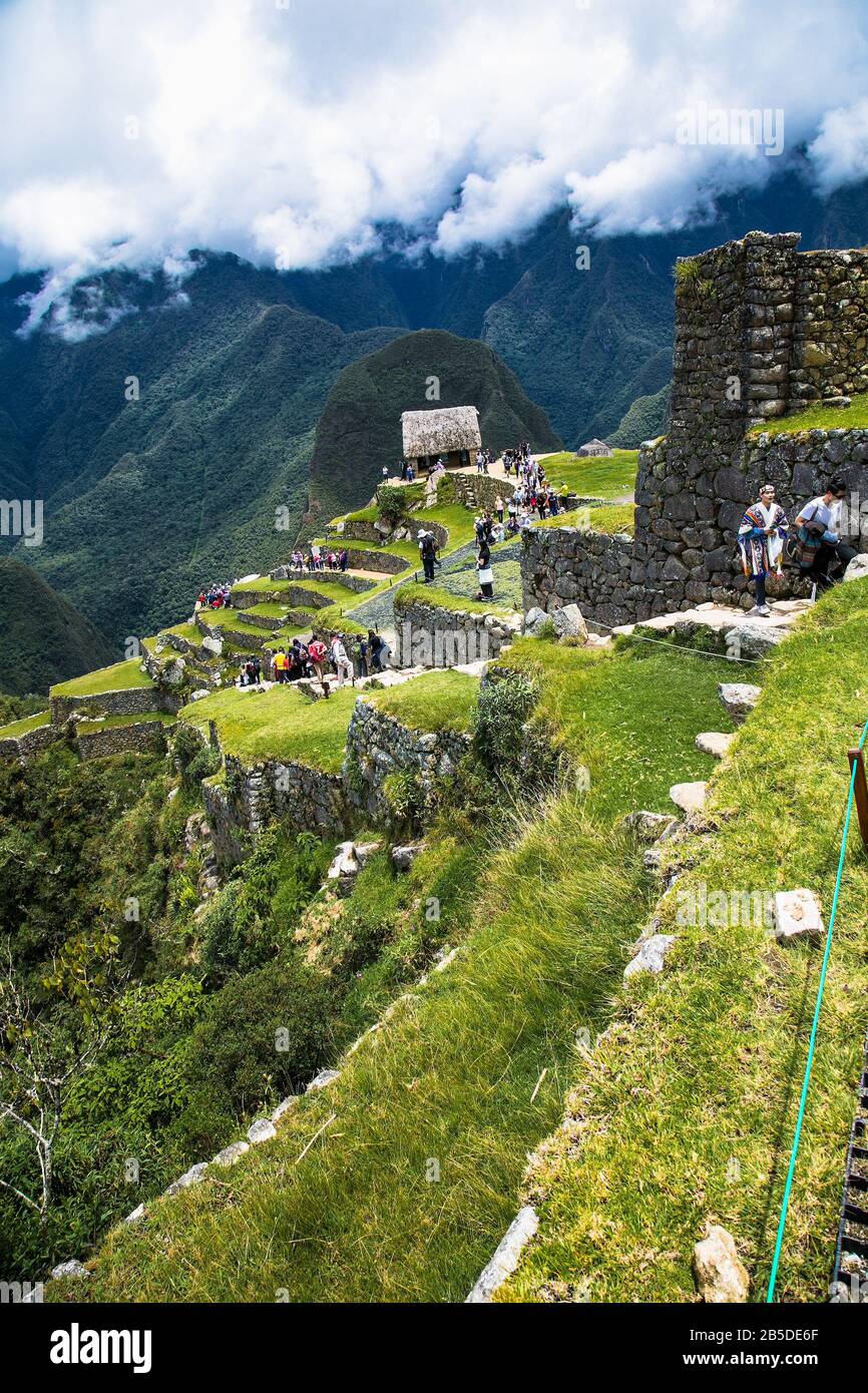 Machu Picchu Pueblo, Peru - Jan 7, 2019: Blick auf die alte Stadt von Machu Picchu in Peru. Südamerika. Stockfoto