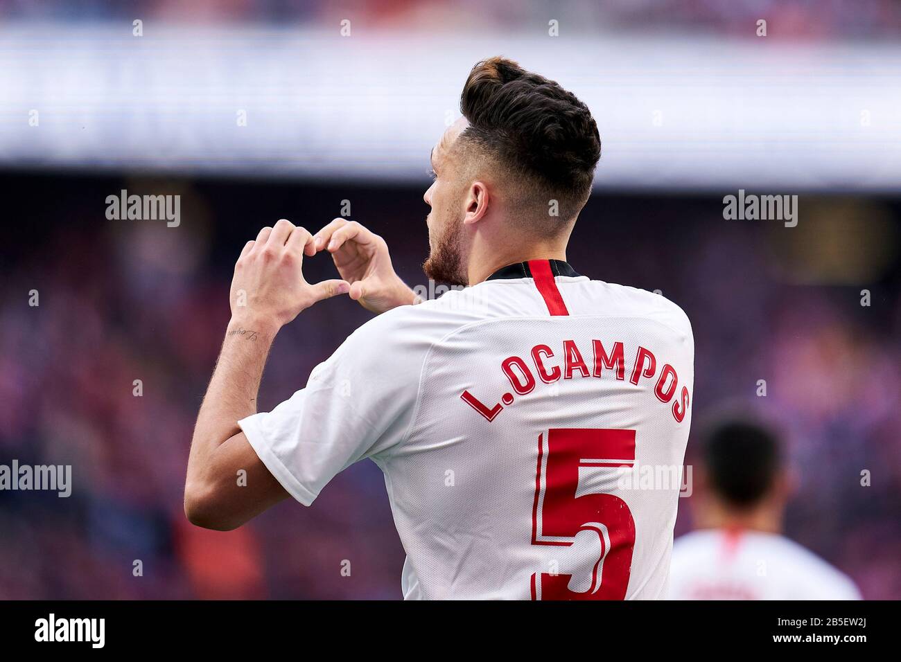 Lucas Ocampos von Sevilla macht beim Spiel der La Liga zwischen Atletico de Madrid und Sevilla FC im Wanda Metropolitano Stadium eine Geste.Endstand; Atletico de Madrid 2:2 Sevilla FC. Stockfoto