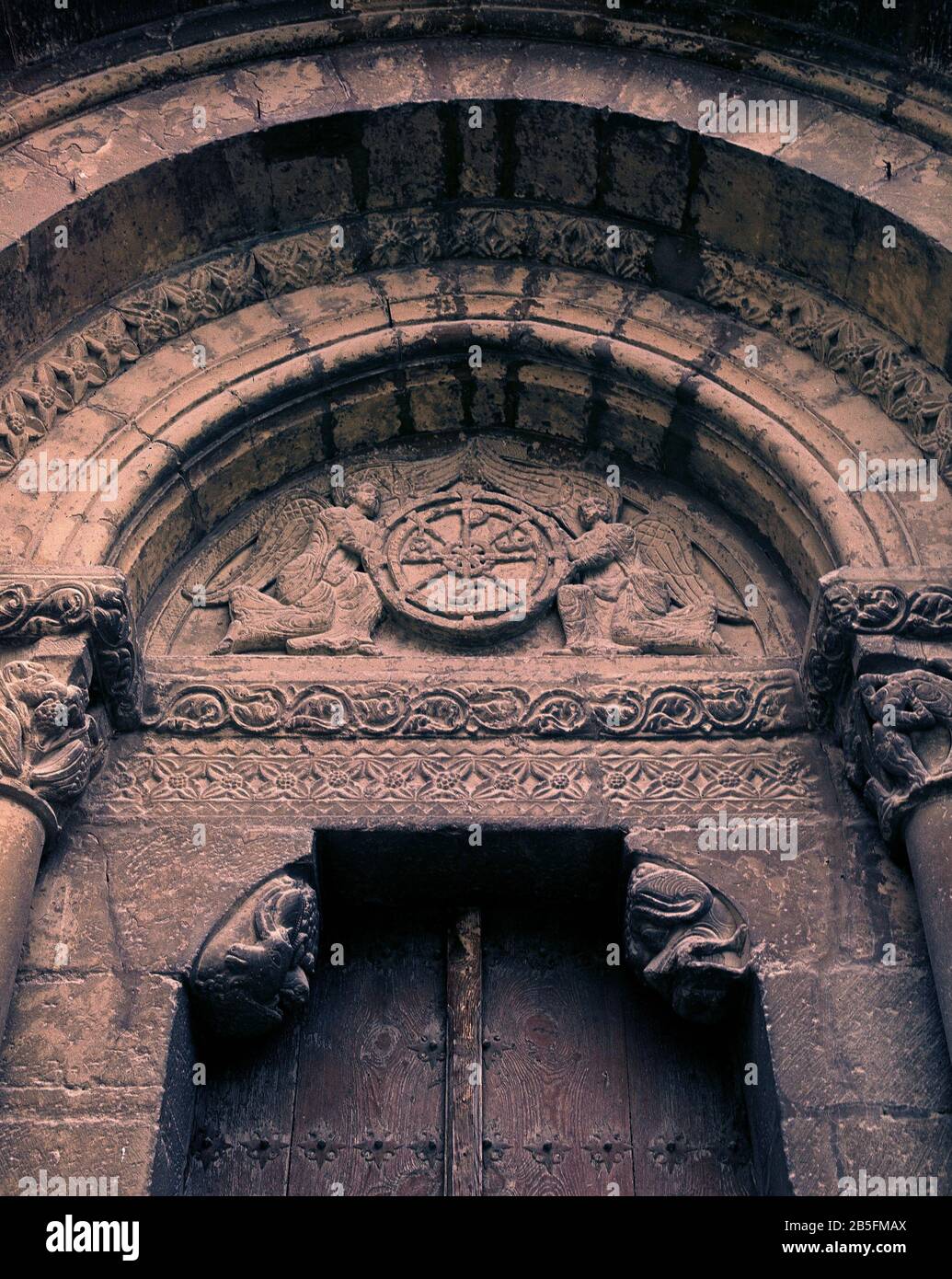 DETALLE DEL TIMPANO DE LA PORTADA OESTE DE LA IGLESIA DEL SALVADOR - SIGLO XIII - ROMANICO ESPAÑOL. AUTOR: MAESTRO DE AGÜERO. ORT: IGLESIA DEL SALVADOR. EJEA DE LOS CABALLEROS. Saragssa Zaragoza. SPANIEN. Stockfoto