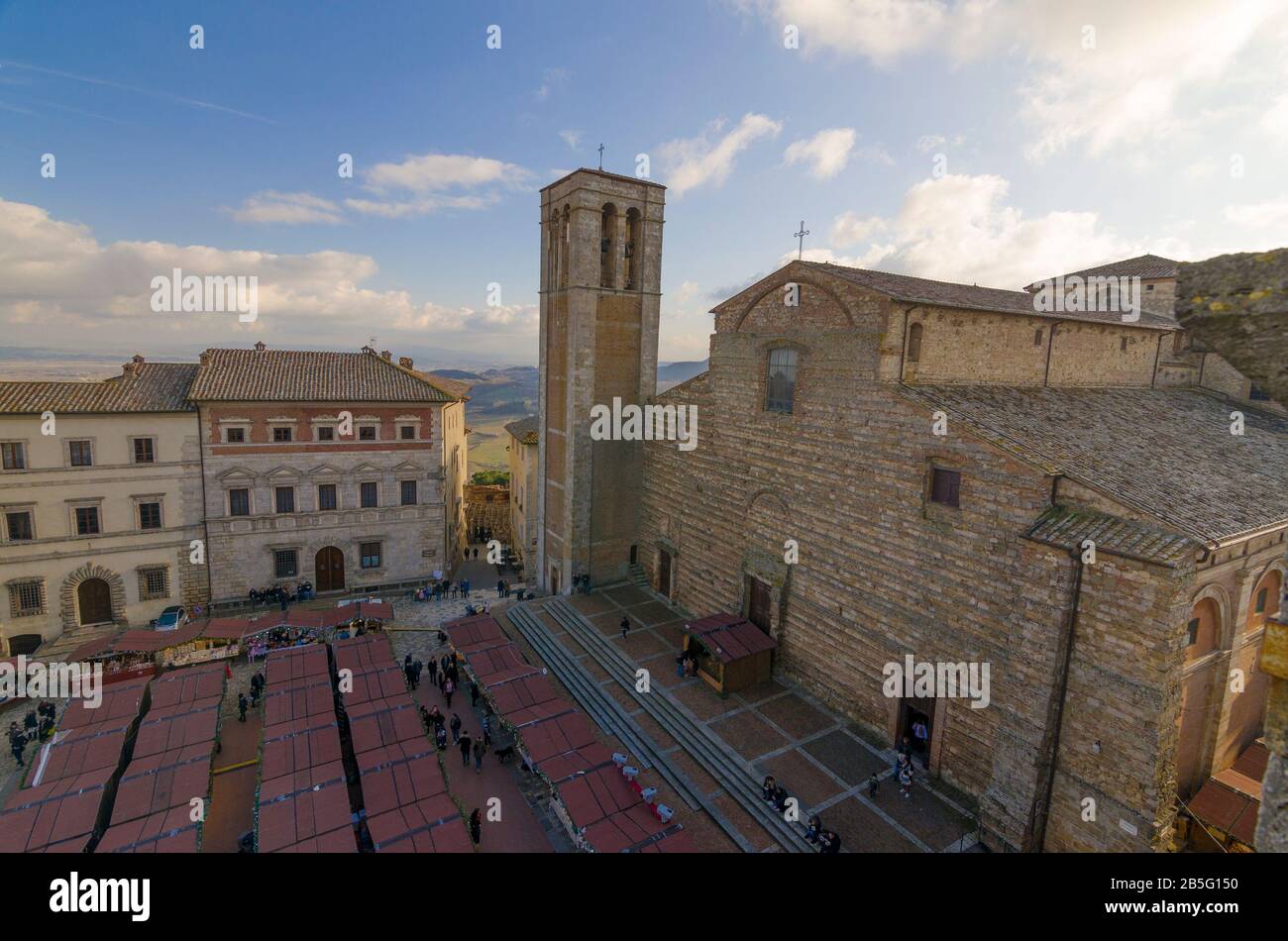 Montepulciano Platz von oben gesehen mit Weihnachtsmärkten Stockfoto