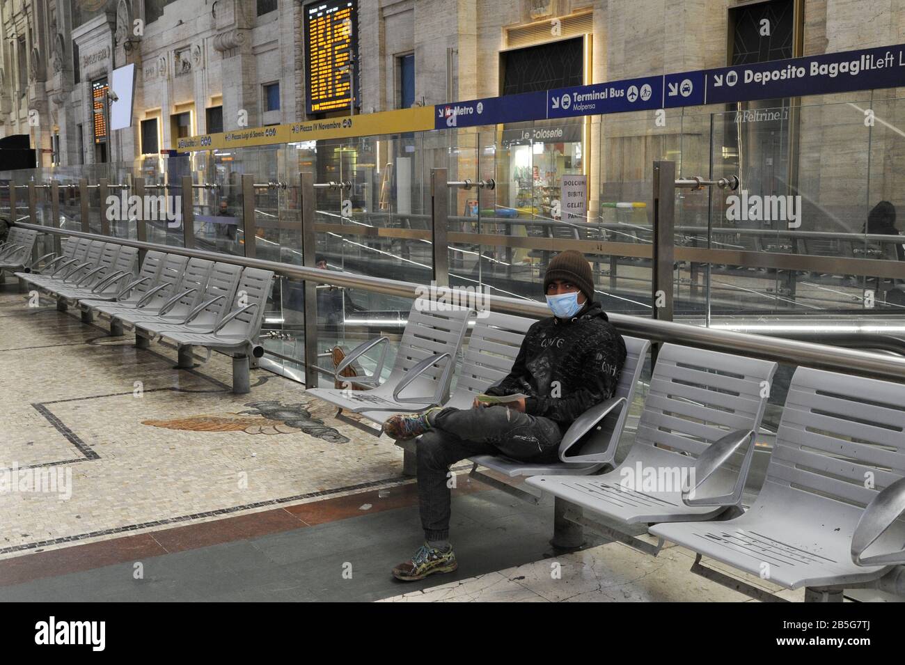 Mailand, 8. März 2020, Mailand Hauptbahnhof halb verlassen nach dem Regierungsdekret, der weite Teile Norditaliens isoliert, um die Epidemie von Coronavirus 19 zu stoppen Stockfoto