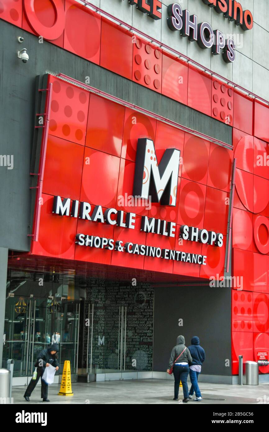 Las VEGAS, NV, USA - FEBRUAR 2019: Eingang zum Einkaufszentrum Miracle Mile Shops im Planet Hollywood Hotel in Las Vegas. Stockfoto