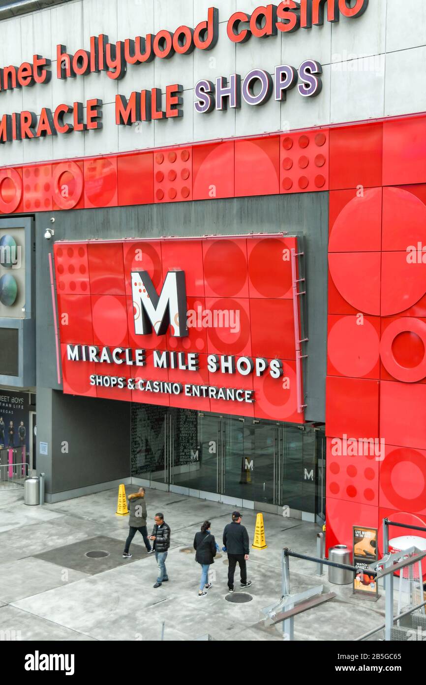 Las VEGAS, NV, USA - FEBRUAR 2019: Eingang zum Einkaufszentrum Miracle Mile Shops im Planet Hollywood Hotel in Las Vegas. Stockfoto