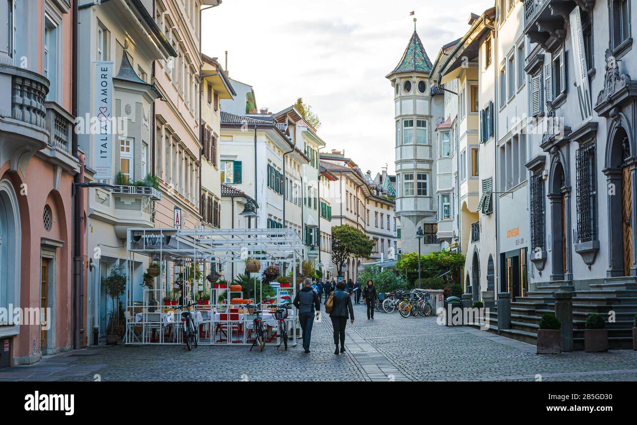 Historische Straßen der Stadt Bozen: Eine Stadt in der Provinz Südtirol (Trentino-Südtirol) in Norditalien. Stockfoto