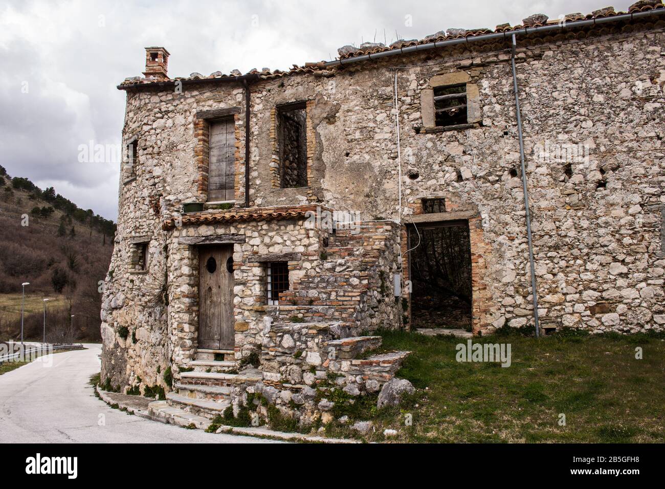 Das Dorf Civita Superiore in Bojano, erbaut im 11. Jahrhundert von den Normannen. Stockfoto