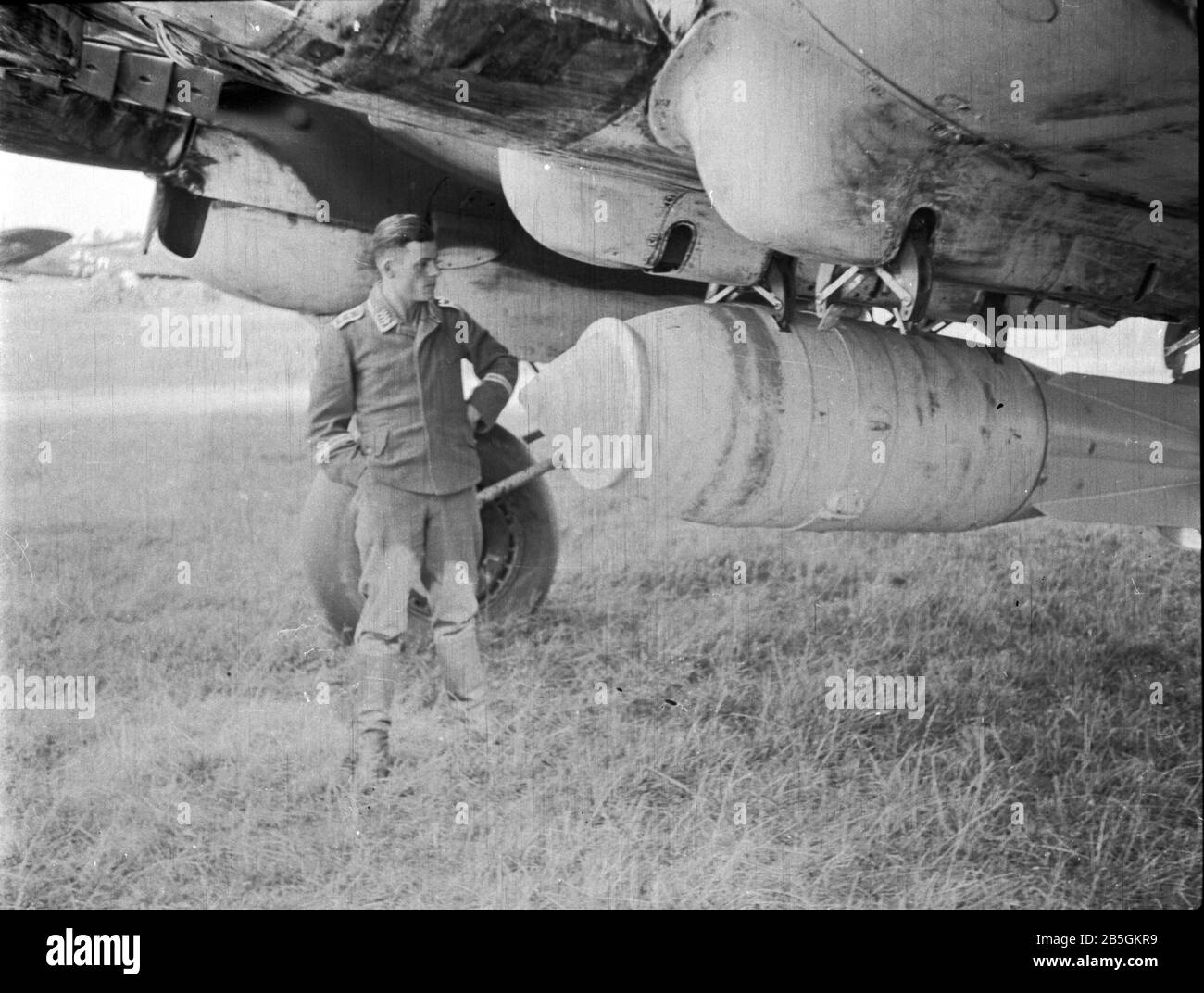 Luftwaffe der Wehrmacht Fliegerbombe / Sprengbombe SD 1.700 kg / Luftbombe / Dickwandige Sprengbombe 3.750 lb Stockfoto