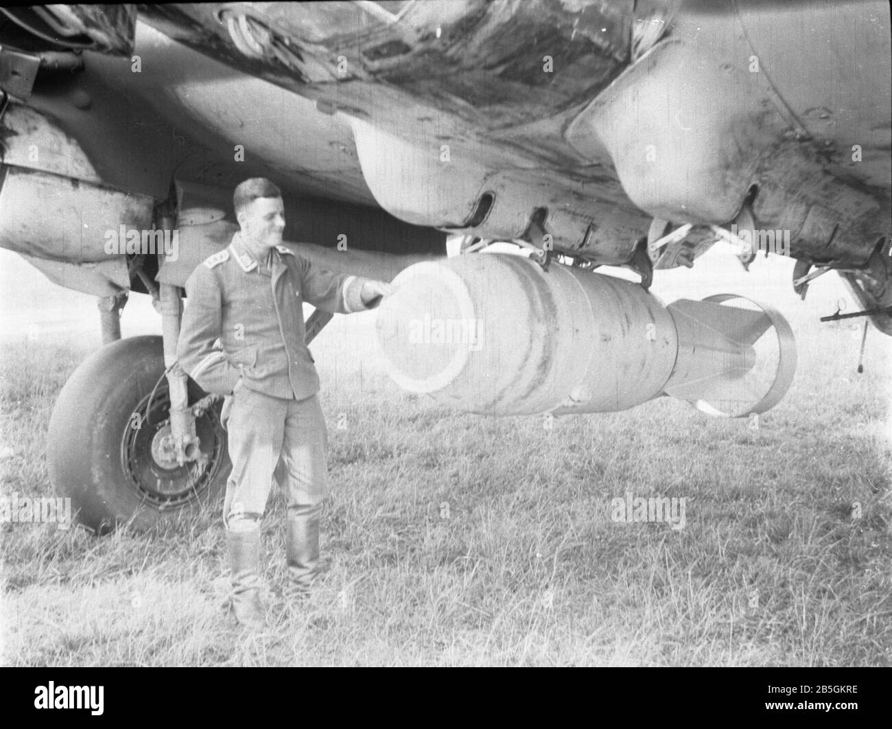 Luftwaffe der Wehrmacht Fliegerbombe / Sprengbombe SD 1.700 kg / Luftbombe / Dickwandige Sprengbombe 3.750 lb Stockfoto