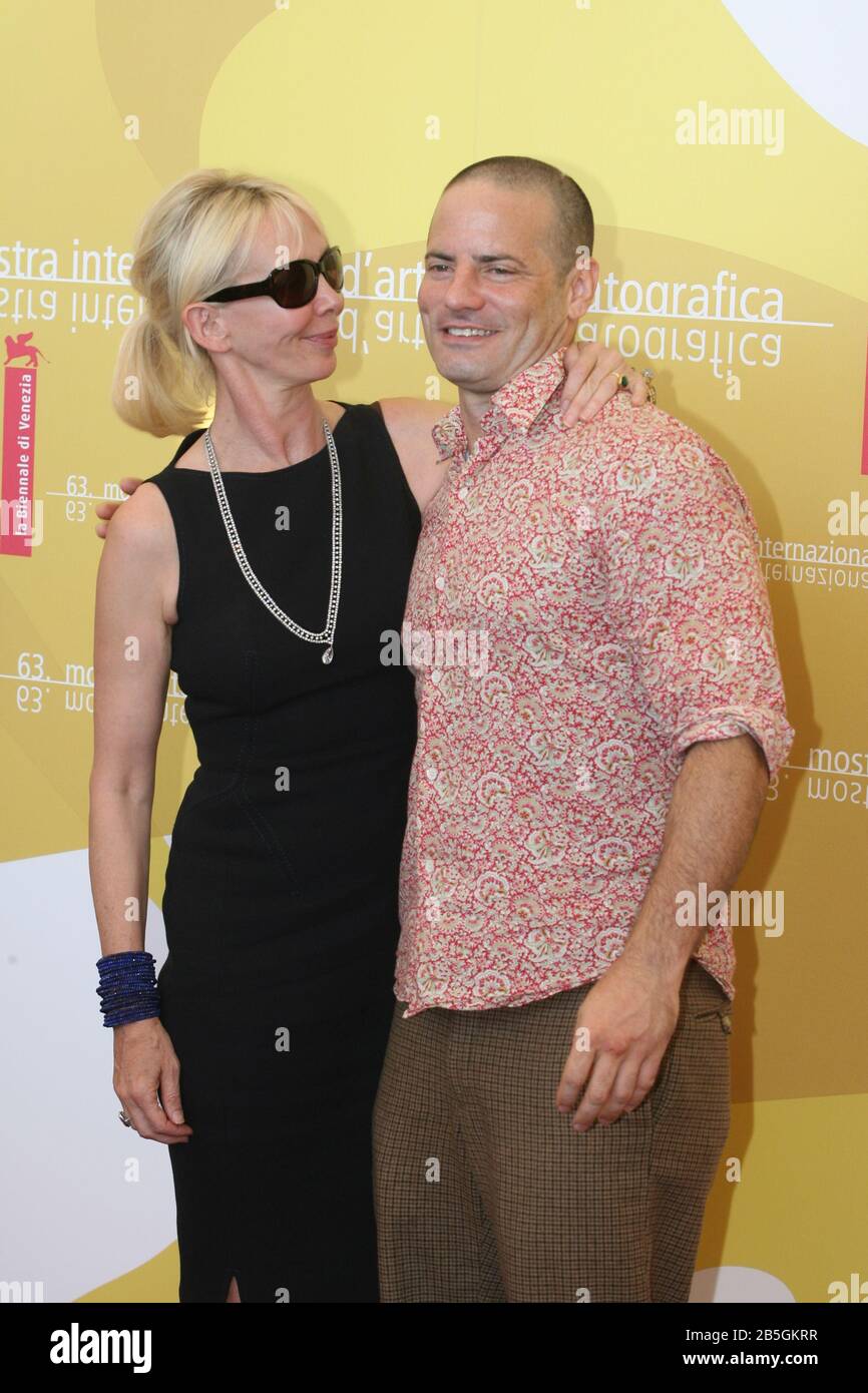 Venedig, 03/09/2006. 63. Venedig Film Festival. Trudie Styler und Dito Montiel nehmen an der Fotocall für den Film "A Guide to Erkannte deine Heiligen" Stockfoto