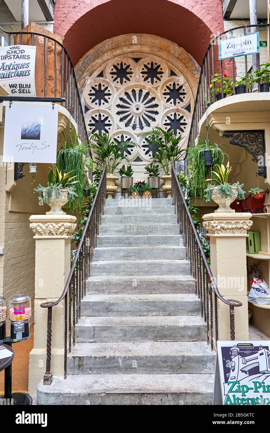 Das "blinde" Fenster am äußersten Ende der Clifton Arcade, Clifton, Bristol, Großbritannien Stockfoto