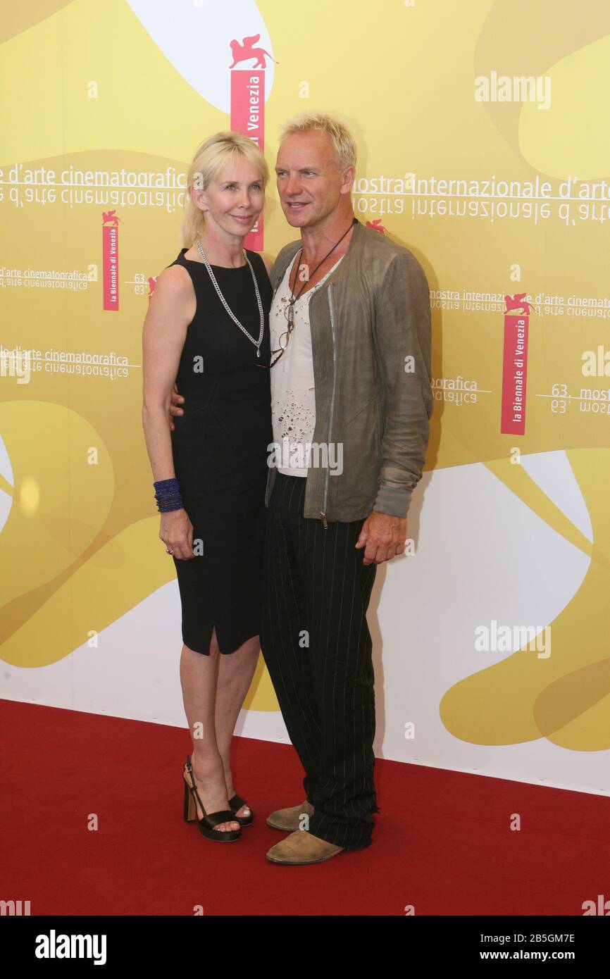 Venedig, 03/09/2006. 63. Venedig Film Festival. Trudie Styler und Sting nehmen an der Fotocall für den Film "A Guide to Erkenne deine Heiligen"-Regieführung Stockfoto